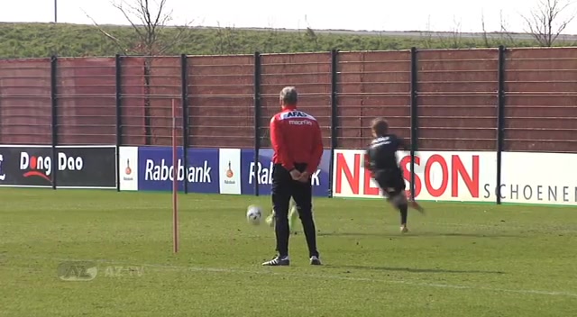 Archiefbeeld van een eerdere training voor aanvallers uit de AZ-jeugdopleiding