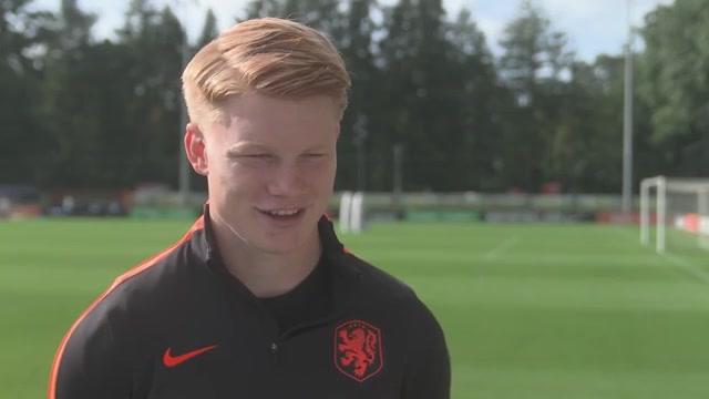 Kees Smit tijdens een eerder interview bij Jong Oranje