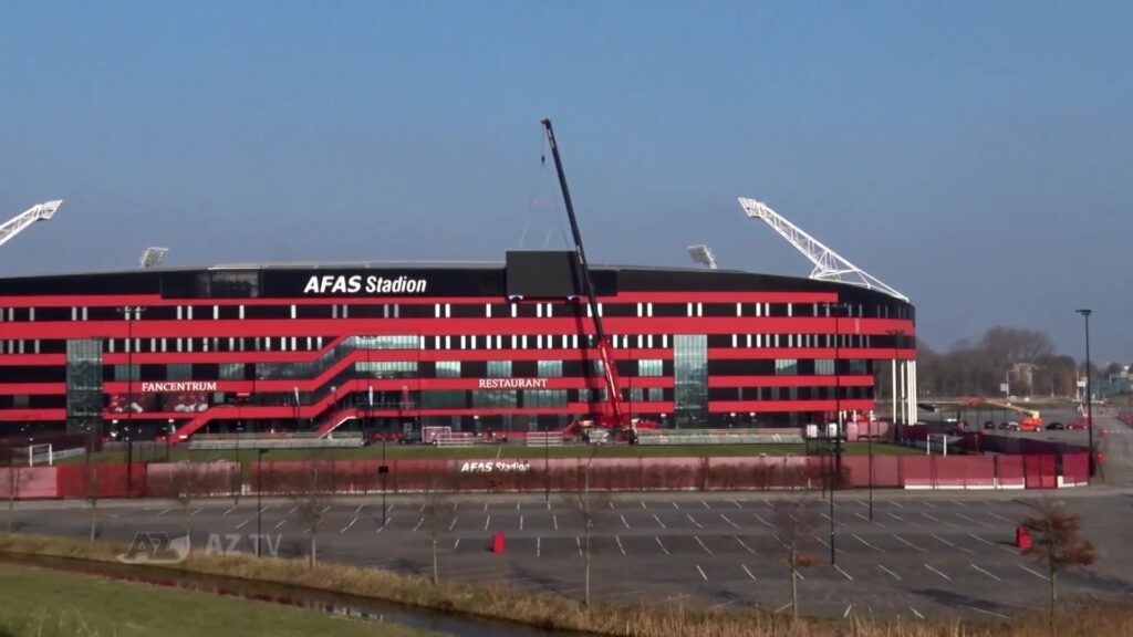 De buitenkant van het AZ-stadion, archiefbeeld