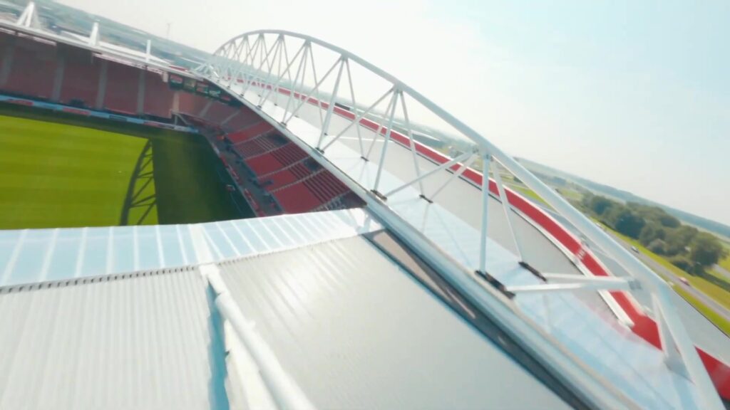 Tribunes en dak van het AFAS Stadion; archiefbeeld.