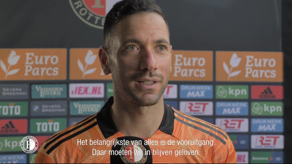 Ofir Marciano tijdens een interview als doelman van Feyenoord