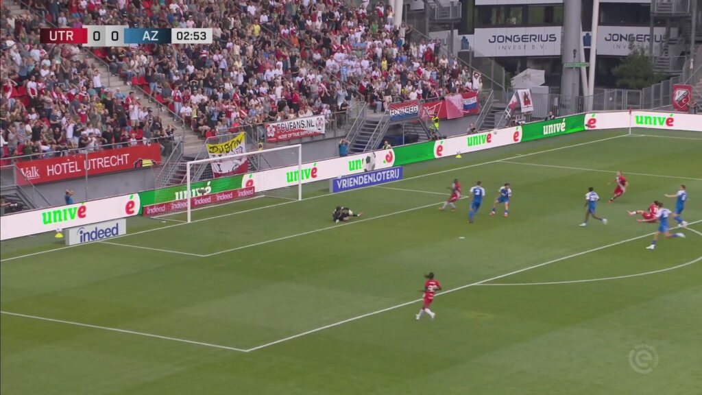 AZ in actie tijdens een eerdere uitwedstrijd bij FC Utrecht
